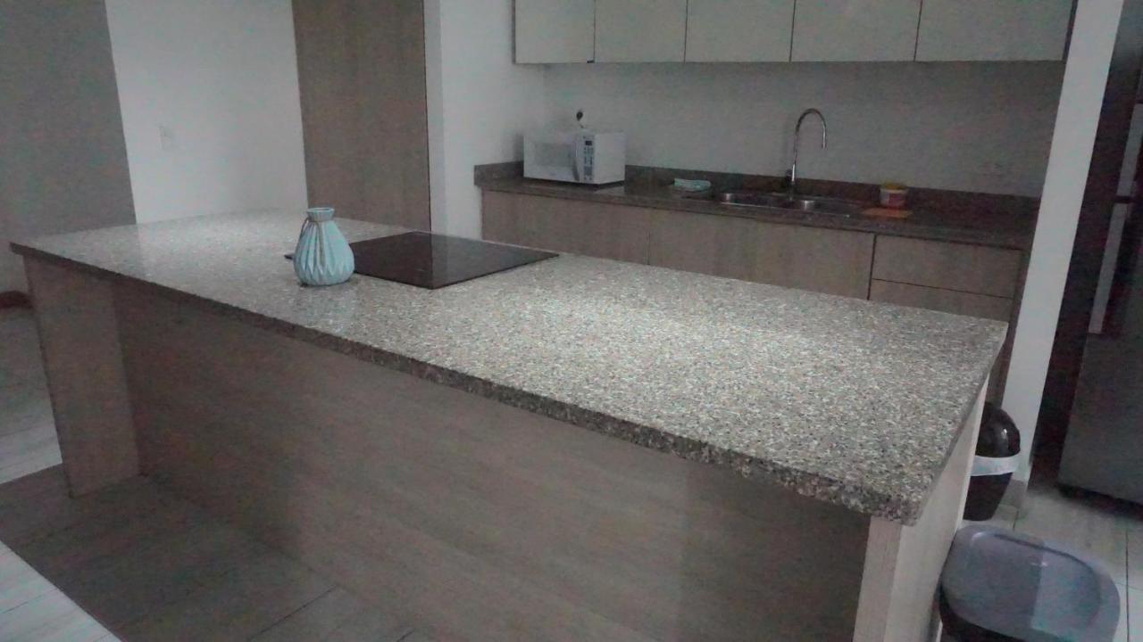 Habitación en Lujoso Departamento - Atelier Quito Exterior foto